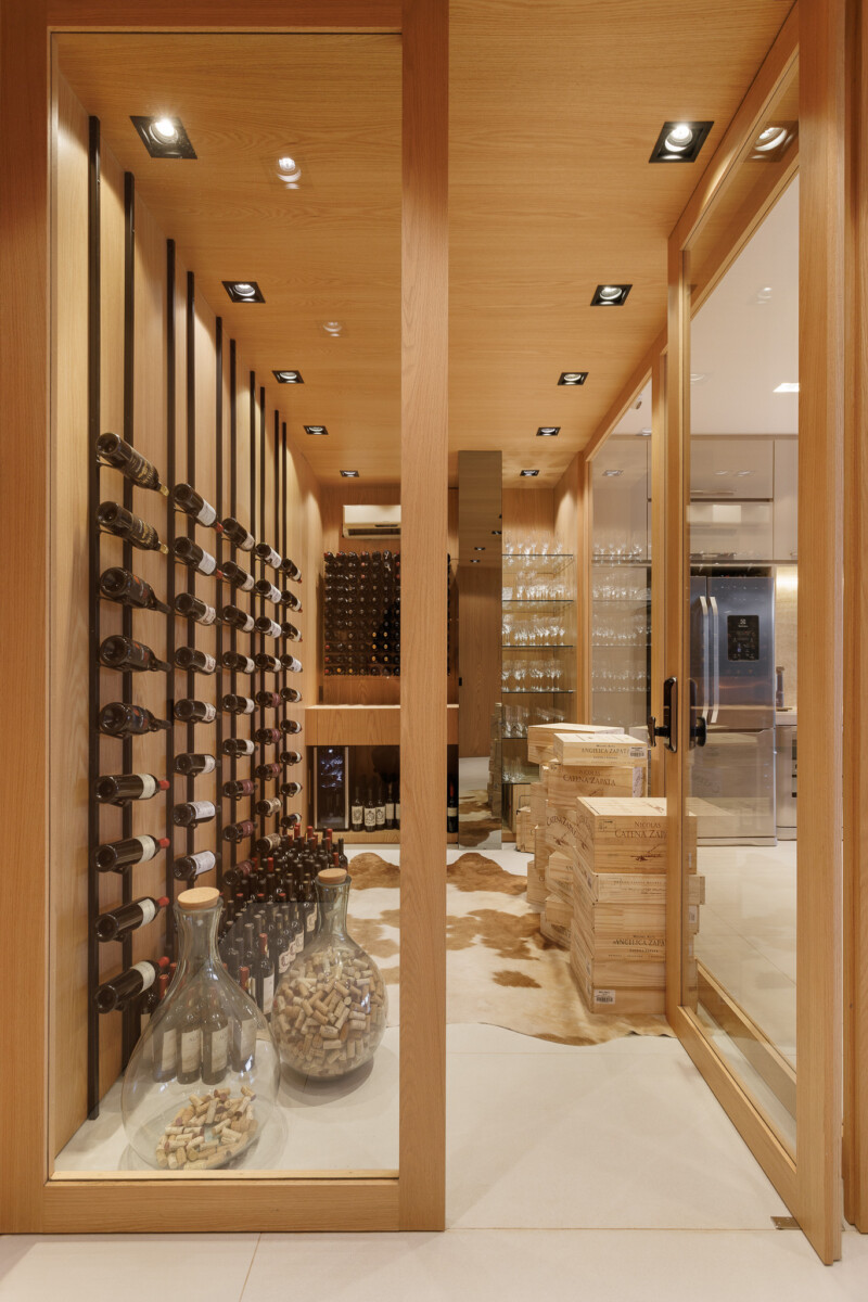 11-casa-tf-adega-jau-arquiteta-monique-bordin-foto-daniel-santo